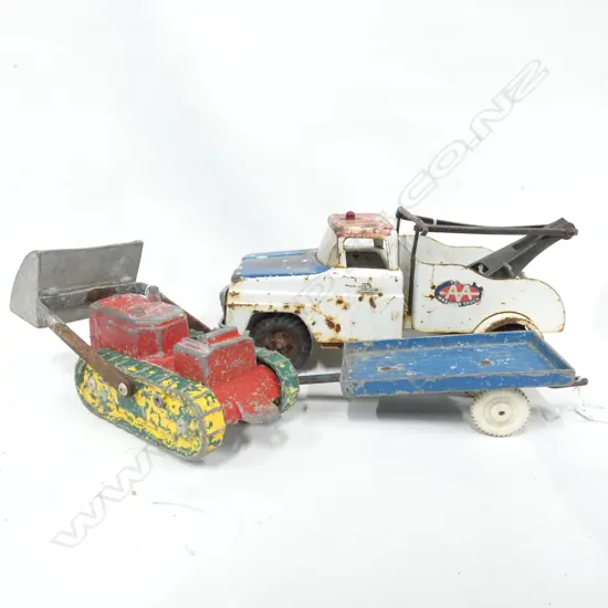 TONKA TOW TRUCK & FUN HO DIGGER & FLAT BED